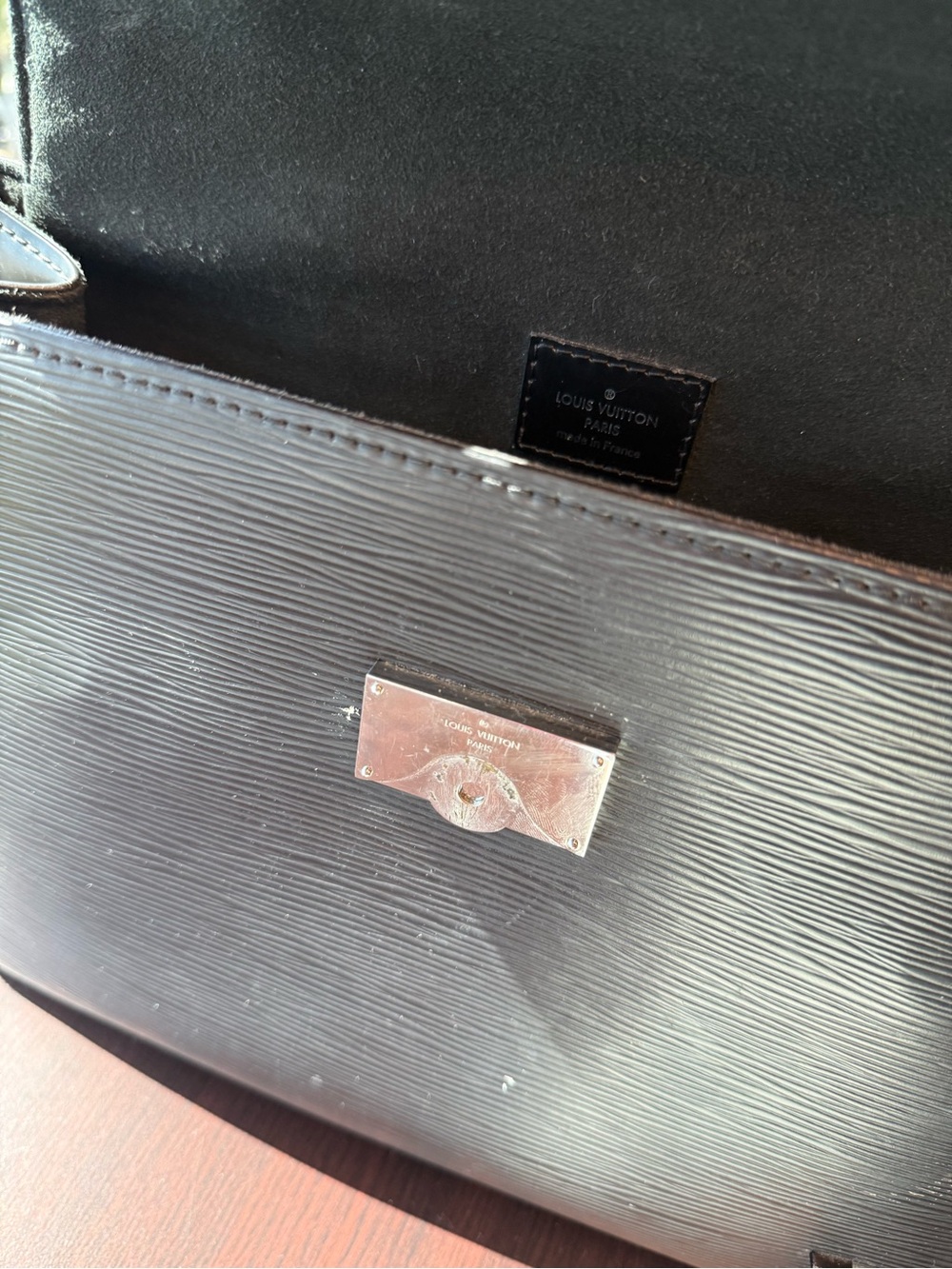 Louis Vuitton Epi Cluny MM Black - Picture 5 of 16